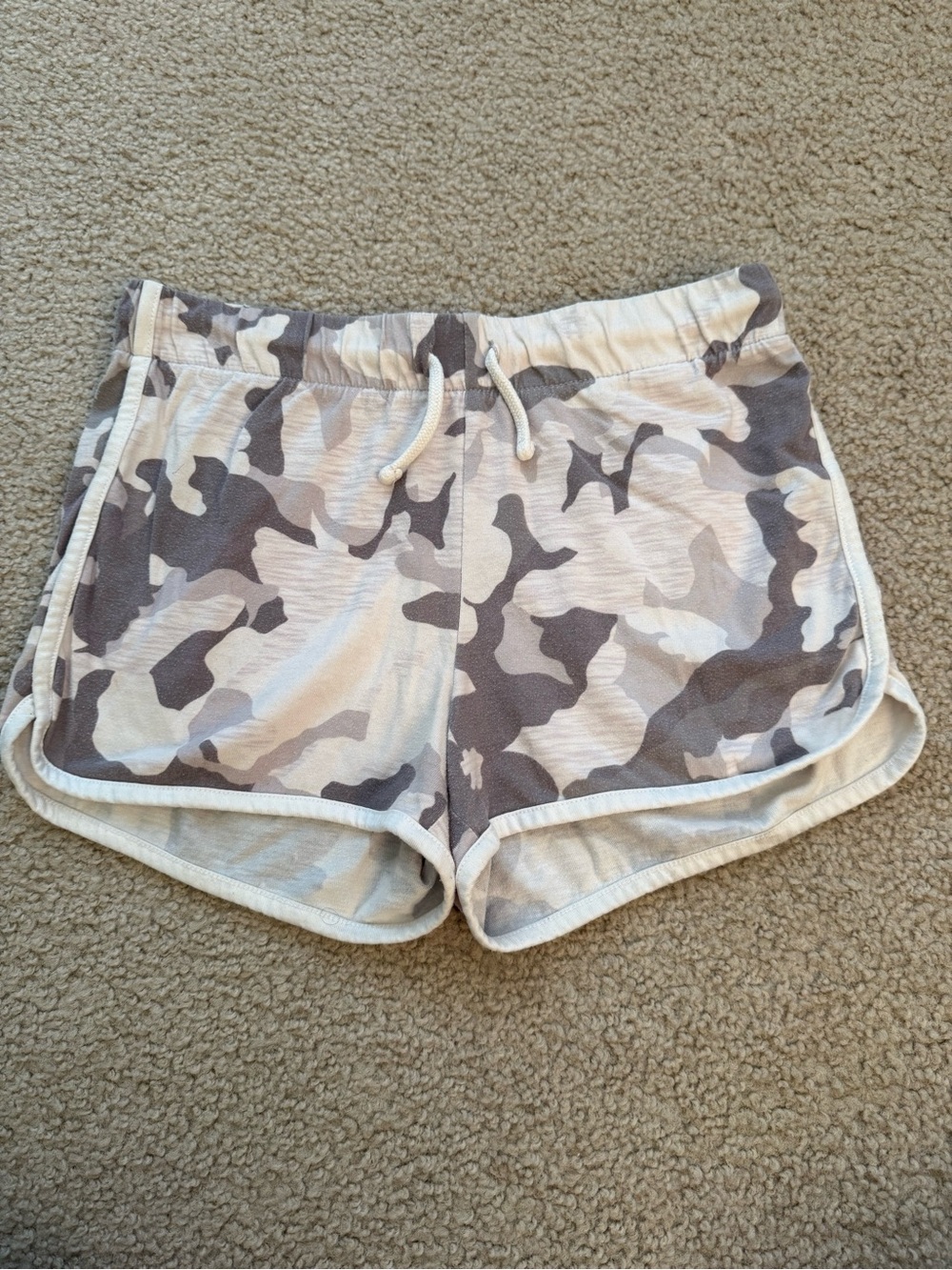 Old Navy Women's Gray Camo Athletic Shorts